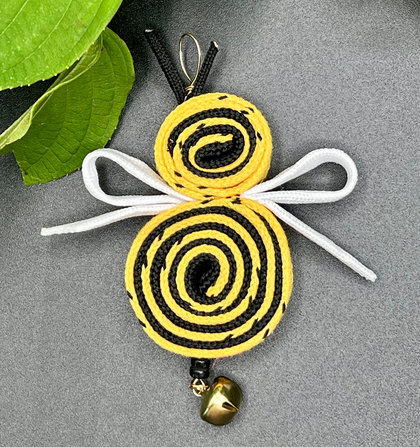 Shoelace Bee